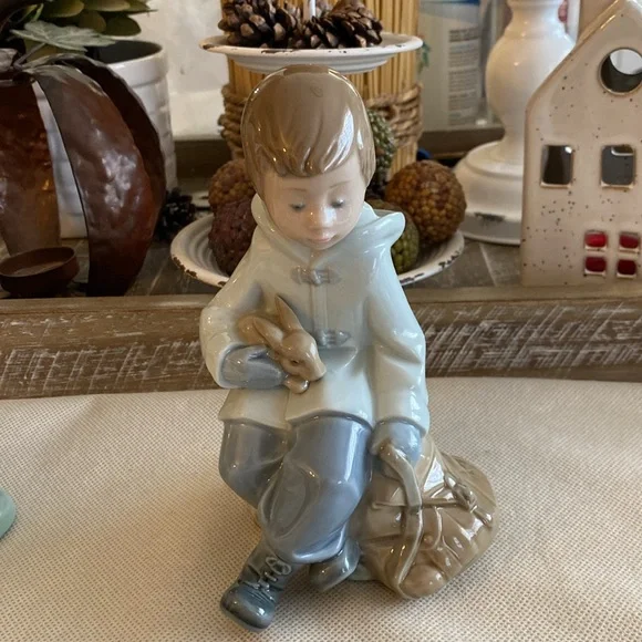 Vintage collectables Nao lladro Girl and boy with rabbits Daisa 1987